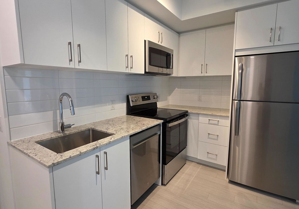 4010-eglinton-avenue-w-toronto-etobicoke-ontario-w13499356