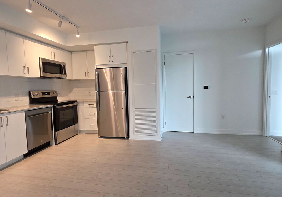 4010-eglinton-avenue-w-toronto-etobicoke-ontario-w13499356