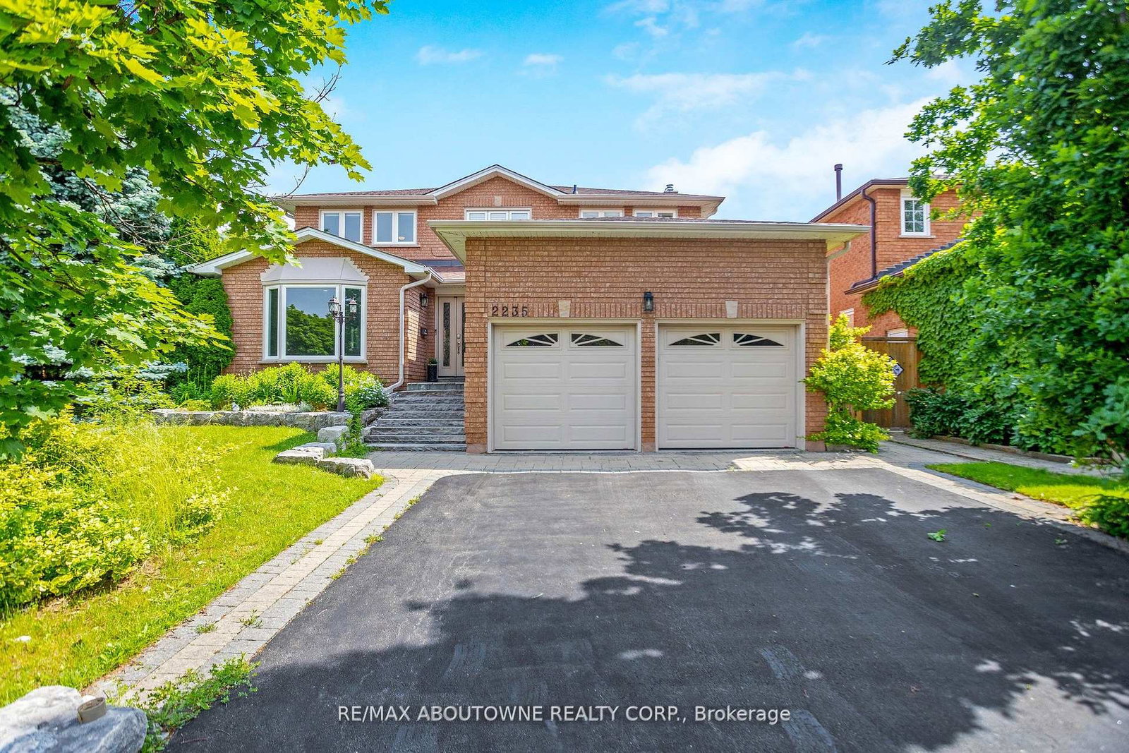2235-grenville-drive-oakville-ontario-w13499782