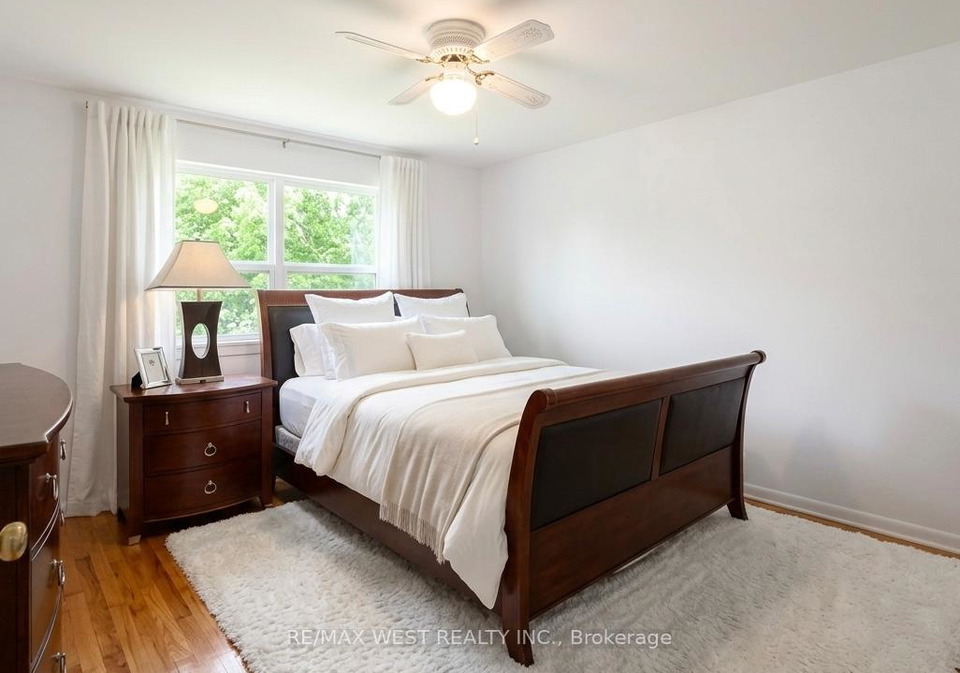 19-gosford-boulevard-toronto-york-ontario-w13499800