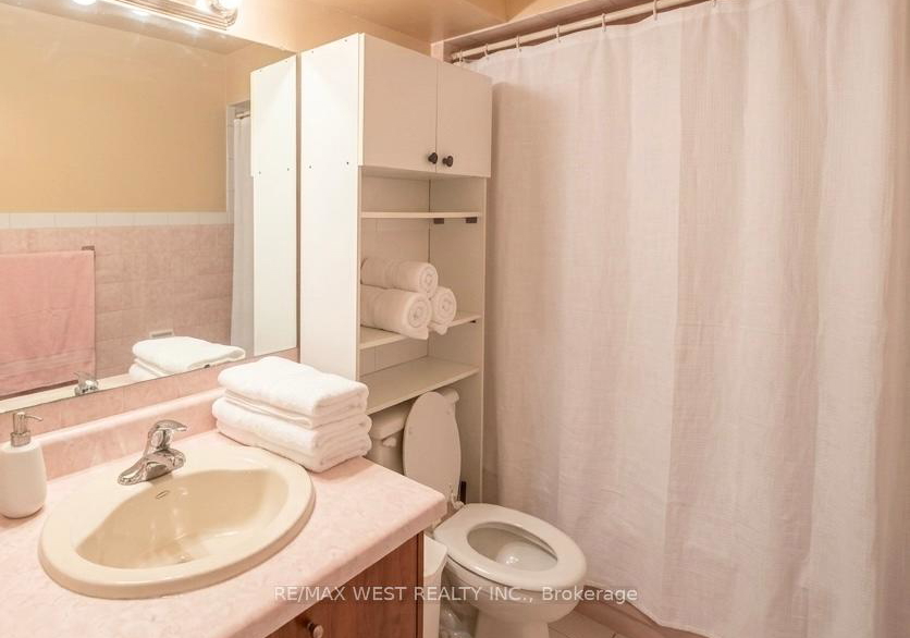 19-gosford-boulevard-toronto-york-ontario-w13499800