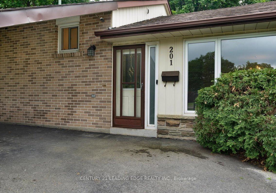201-mcmurchy-avenue-s-brampton-ontario-w13499932