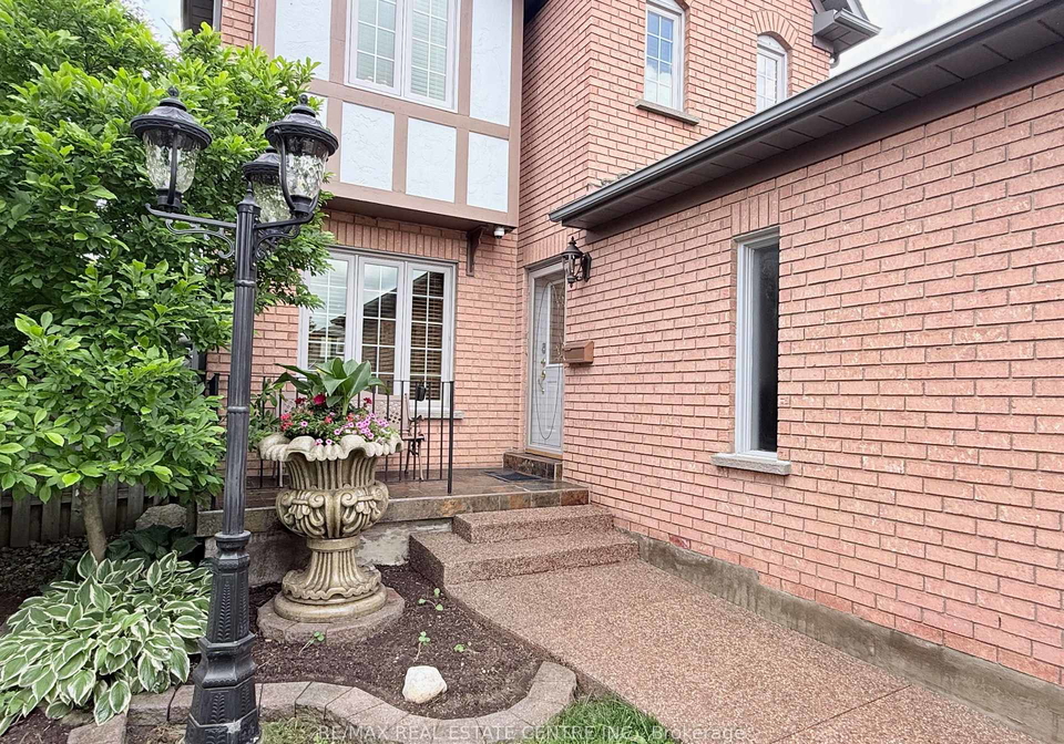 7264-seabreeze-drive-mississauga-ontario-w13500268