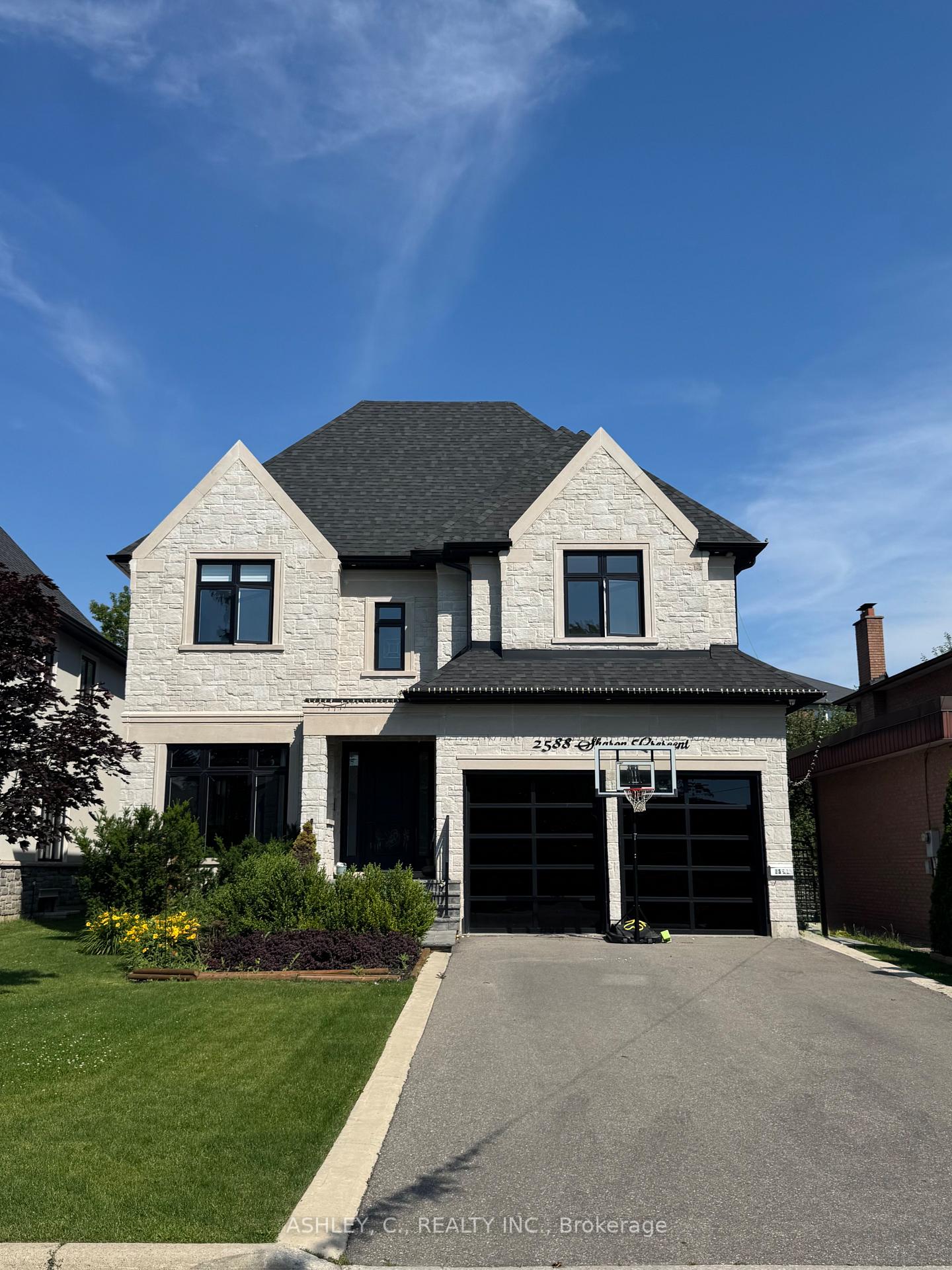 2588-sharon-crescent-mississauga-ontario-w13500476