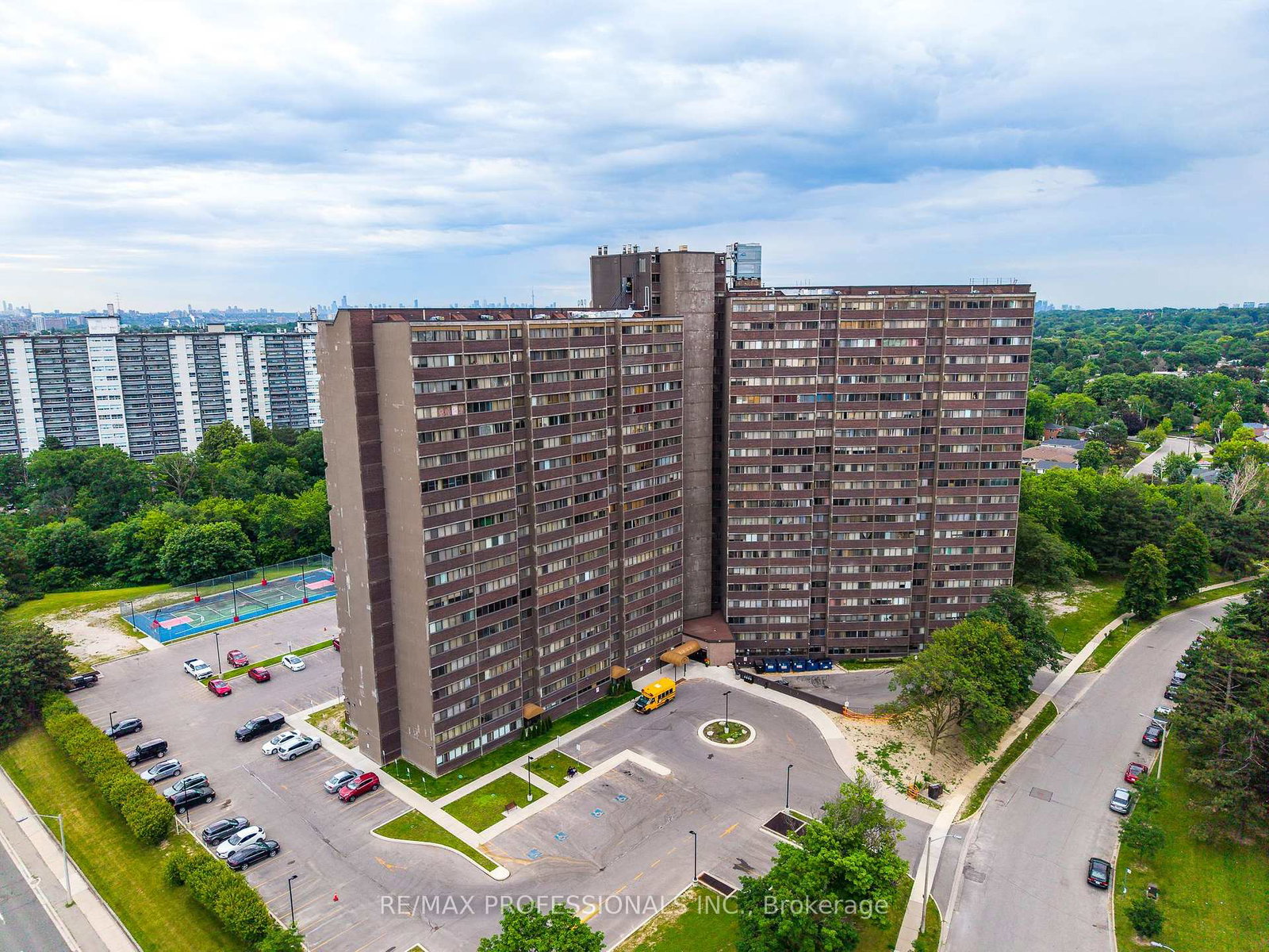 11-wincott-drive-toronto-etobicoke-ontario-w13500538