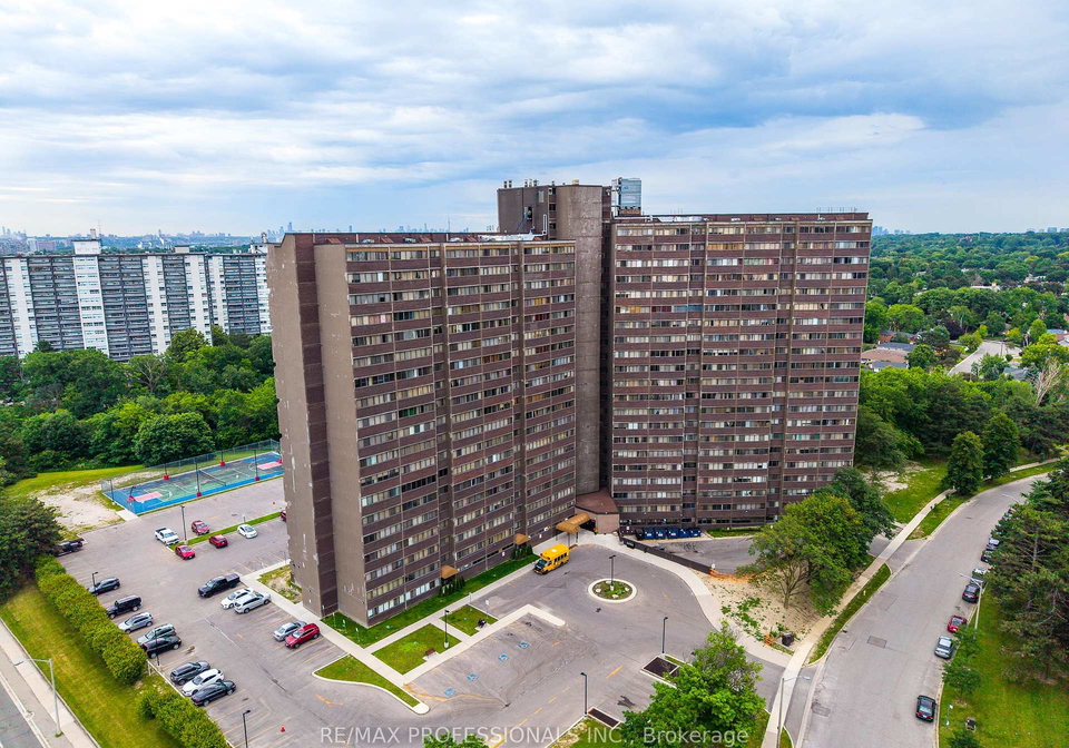 11-wincott-drive-toronto-etobicoke-ontario-w13500538