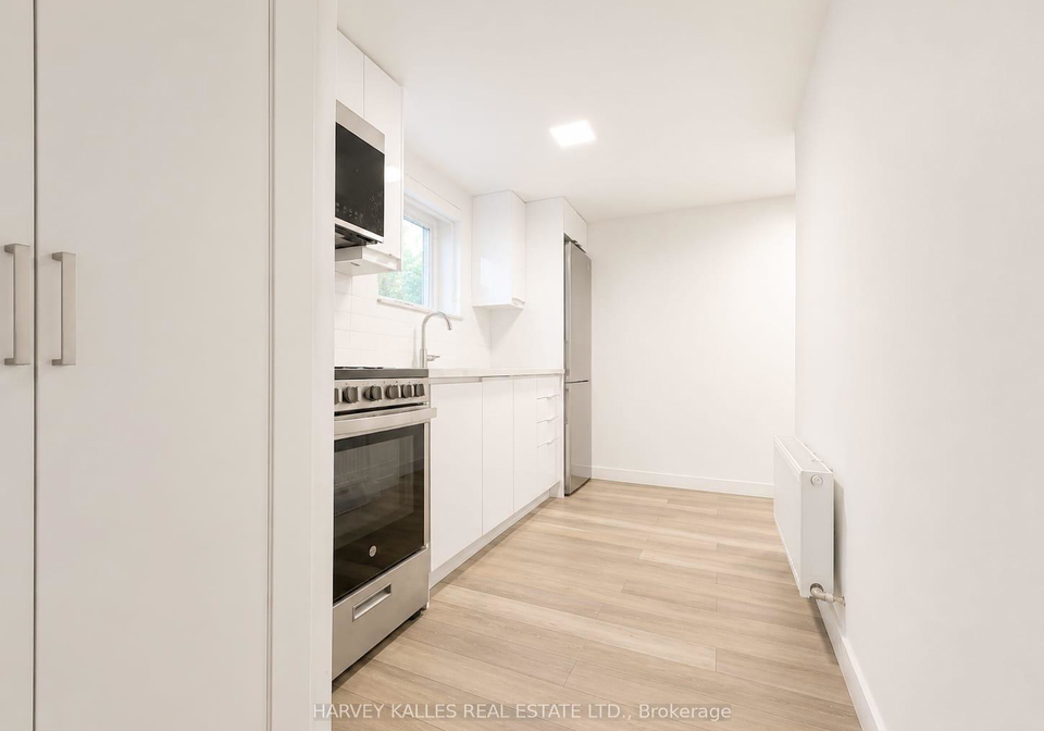 52browns-line-toronto-etobicoke-ontario-w13500882