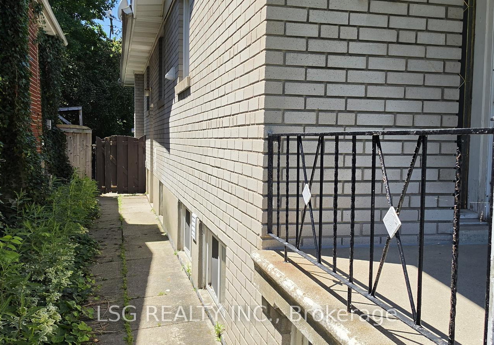 81-norgrove-crescent-toronto-etobicoke-ontario-w13501338