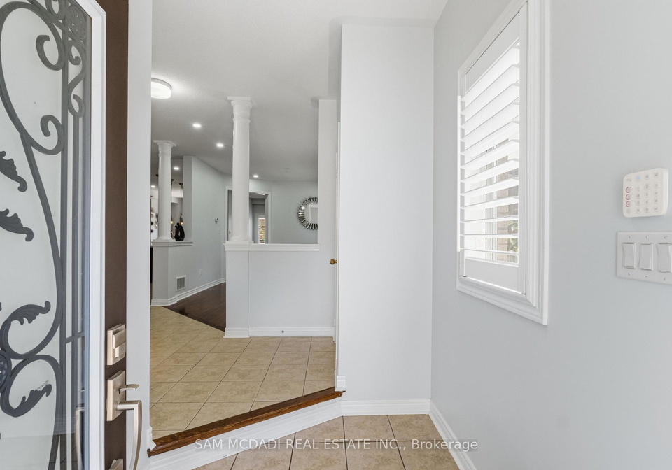 5604-doctor-peddle-crescent-mississauga-ontario-w13501376