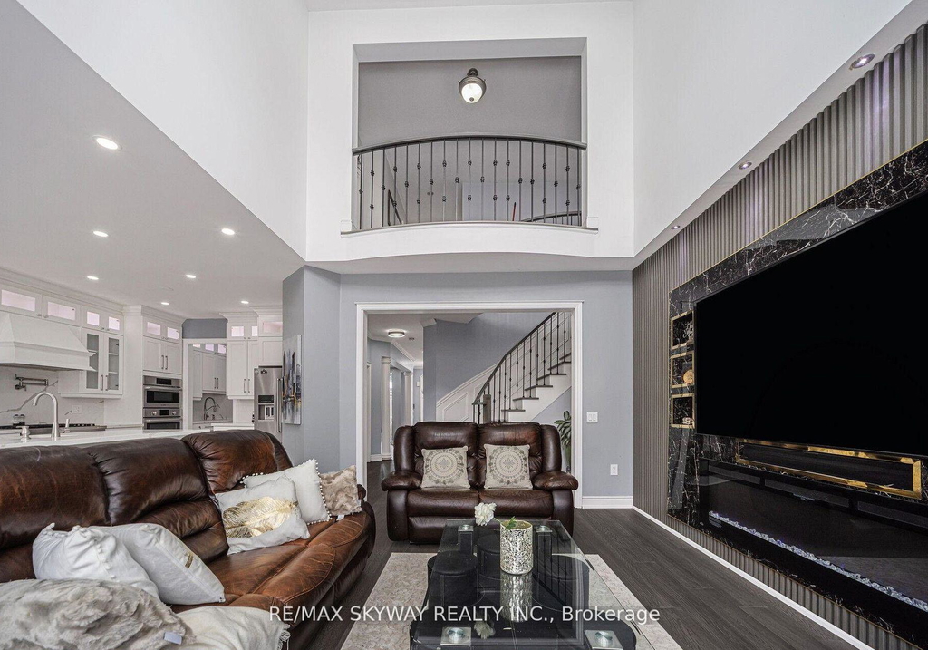 44-eaglesprings-crescent-brampton-ontario-w13501392