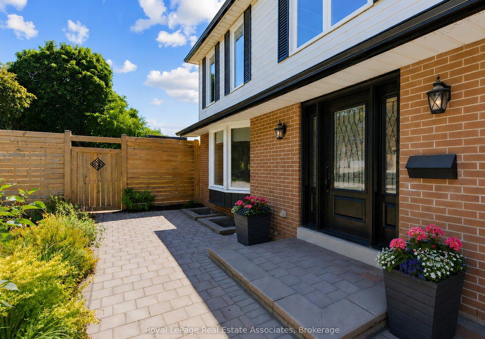 2441-winthrop-crescent-mississauga-ontario-w13501574