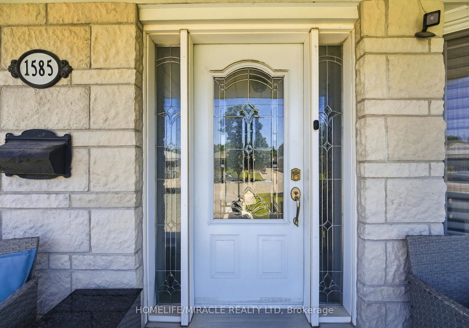 1585-coram-crescent-s-mississauga-ontario-w13501590