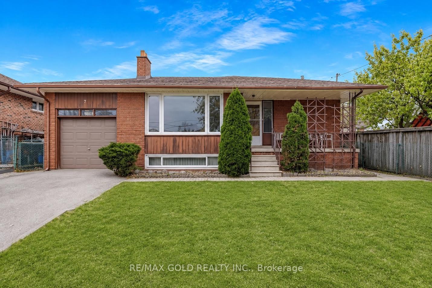 7-larchmere-avenue-toronto-york-ontario-w13501726