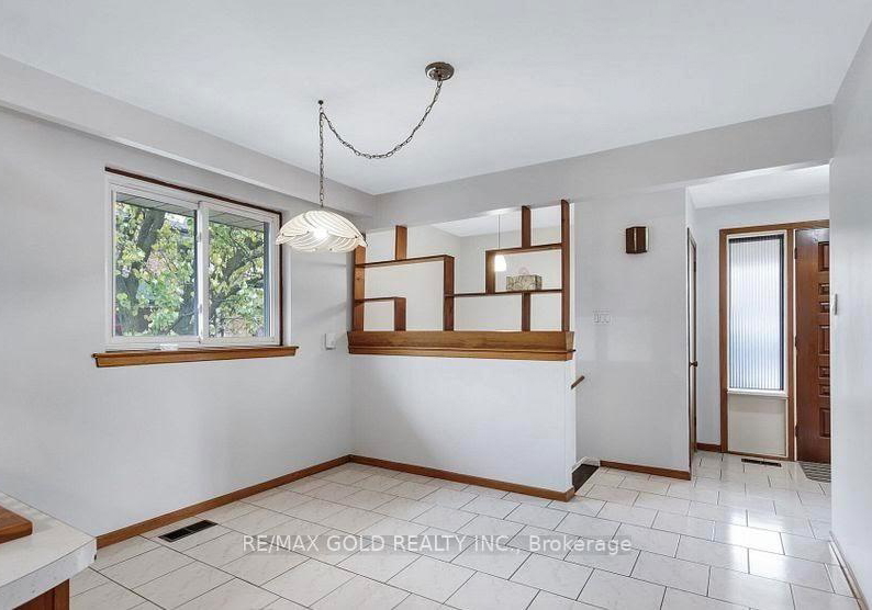 7-larchmere-avenue-toronto-york-ontario-w13501726
