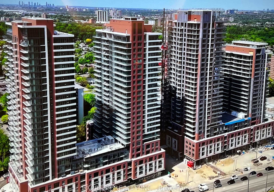 4010-eglinton-avenue-w-toronto-etobicoke-ontario-w13501980