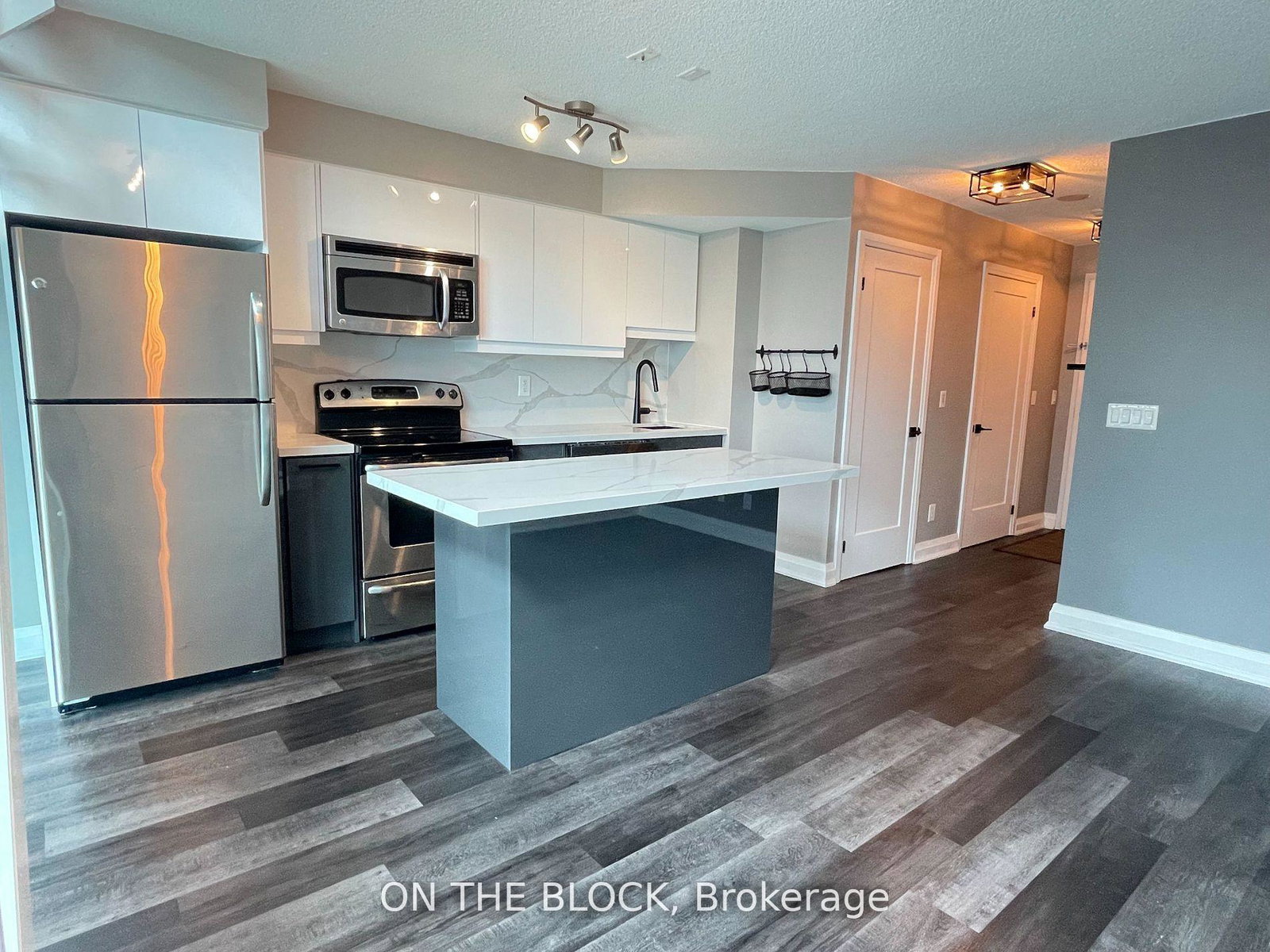 155-legion-road-n-toronto-etobicoke-ontario-w13503080