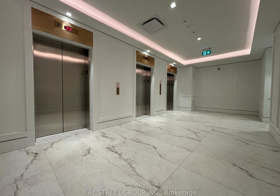 4010-eglinton-avenue-w-toronto-etobicoke-ontario-w13503236