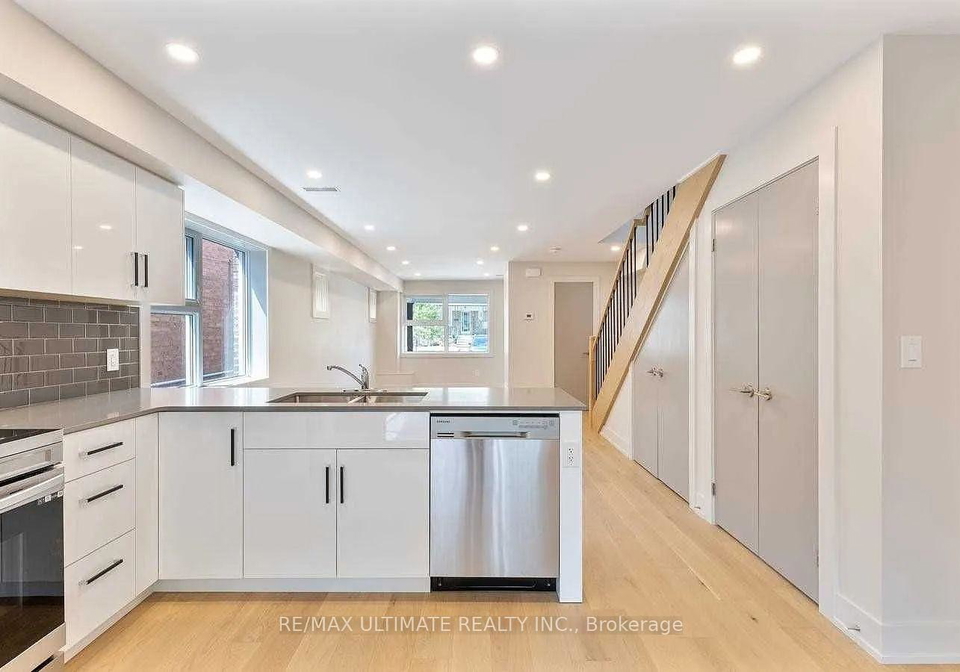 41-bowie-avenue-toronto-north-york-ontario-w13503730