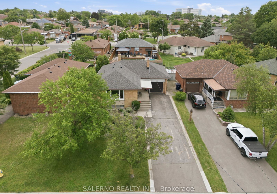 106-whitburn-crescent-toronto-york-ontario-w13503906