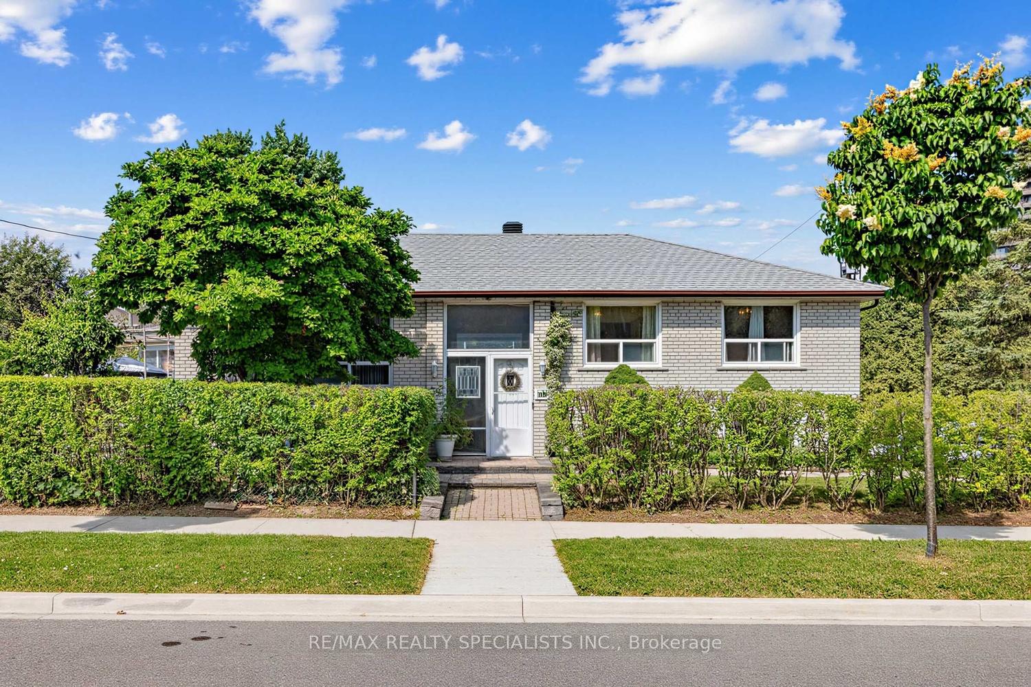 39-castle-green-crescent-toronto-etobicoke-ontario-w13504810