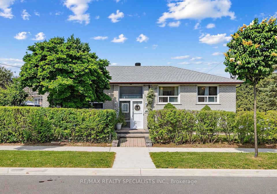 39-castle-green-crescent-toronto-etobicoke-ontario-w13504810