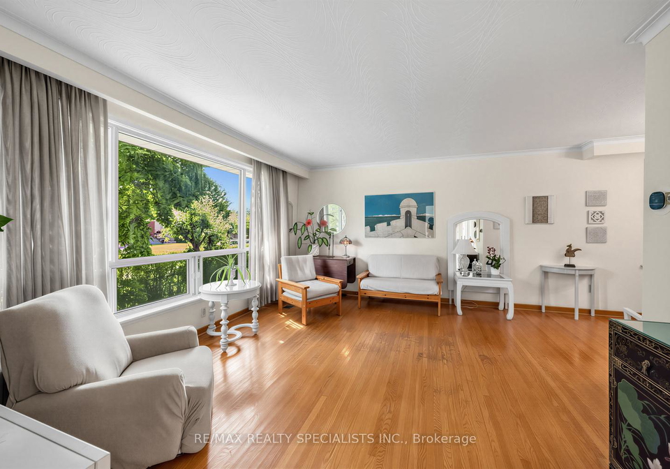 39-castle-green-crescent-toronto-etobicoke-ontario-w13504810