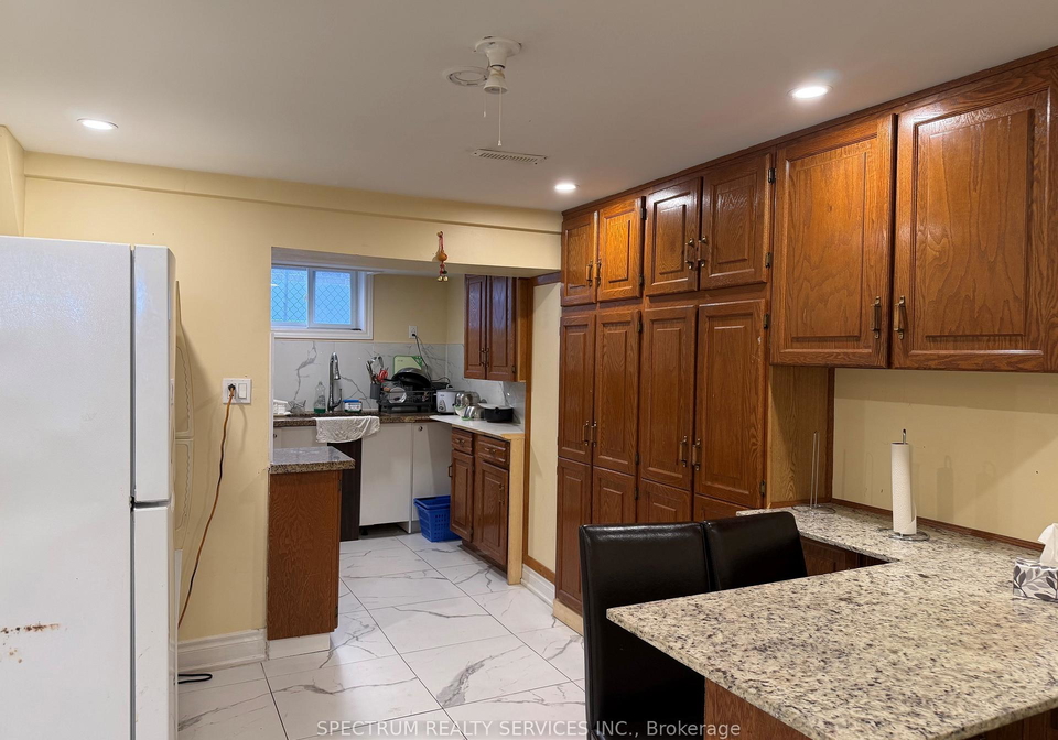 12-hamer-boulevard-s-toronto-etobicoke-ontario-w13504878