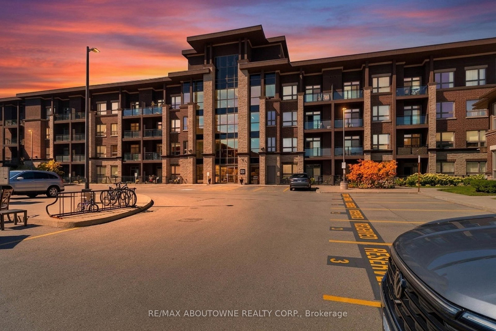 5020-corporate-drive-burlington-ontario-w13505794