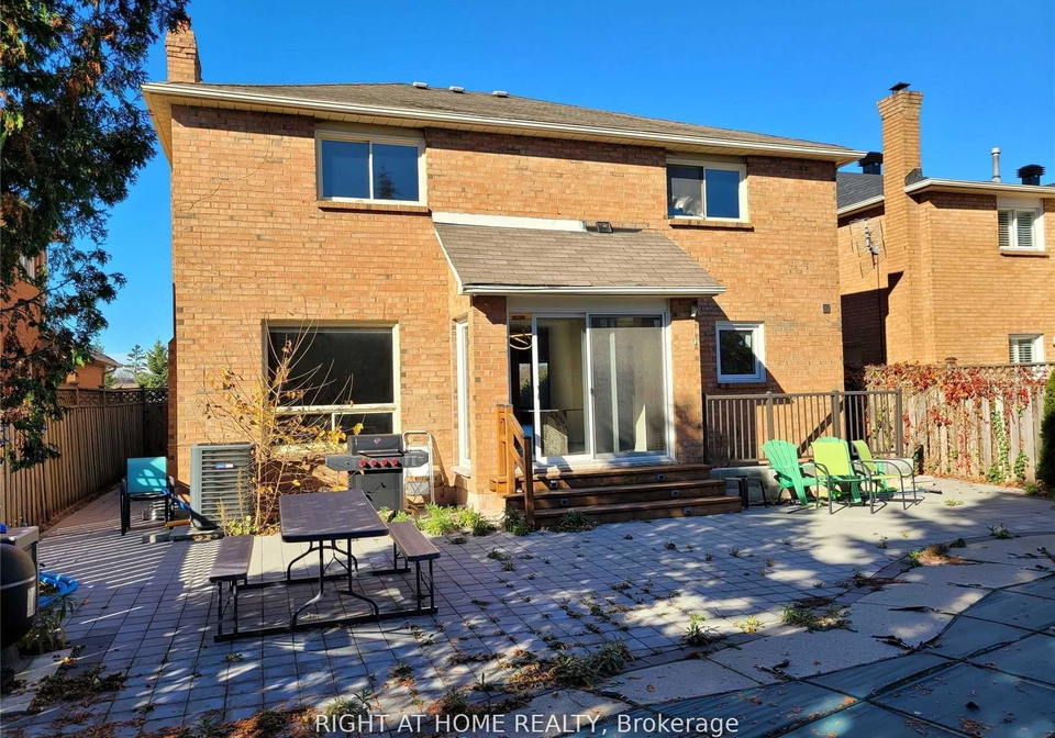 1080-glenashton-drive-oakville-ontario-w13505816