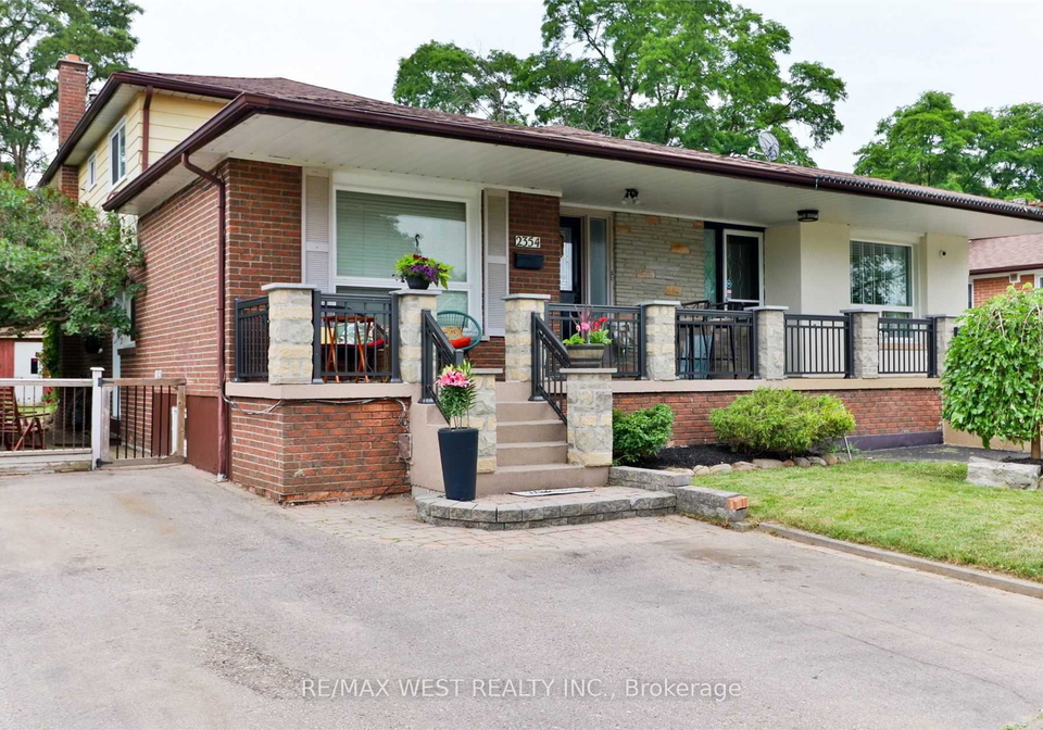 2354-gareth-road-mississauga-ontario-w13506074
