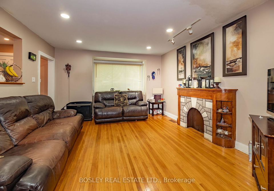 6-boyd-avenue-toronto-north-york-ontario-w13506090