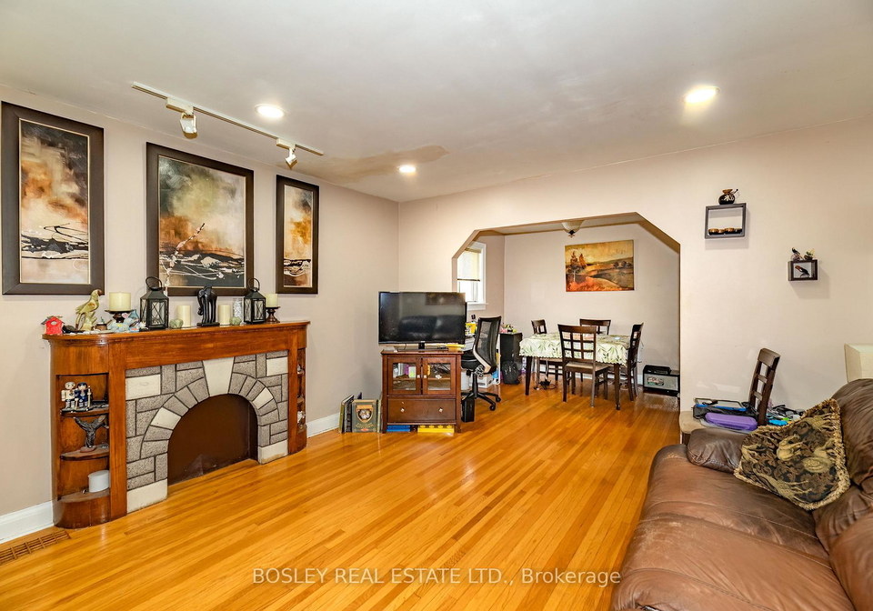 6-boyd-avenue-toronto-north-york-ontario-w13506090
