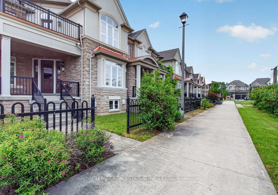 3045-gladeside-avenue-oakville-ontario-w13506392