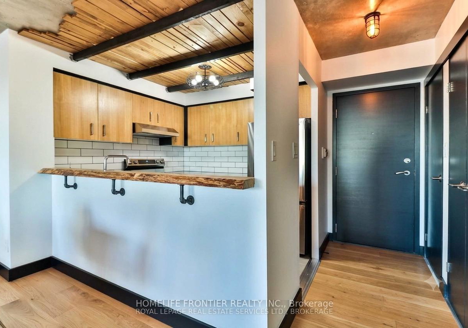 2261-lakeshore-boulevard-w-toronto-etobicoke-ontario-w13506816