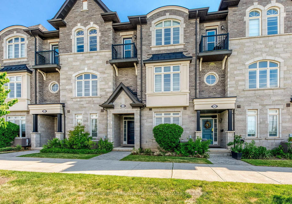 2289-khalsa-gate-oakville-ontario-w13507086