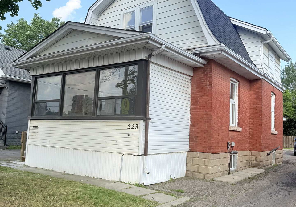 223-queen-street-w-brampton-ontario-w13507988