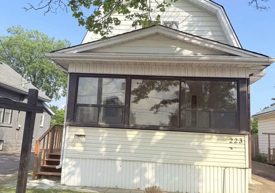 223-queen-street-w-brampton-ontario-w13507988