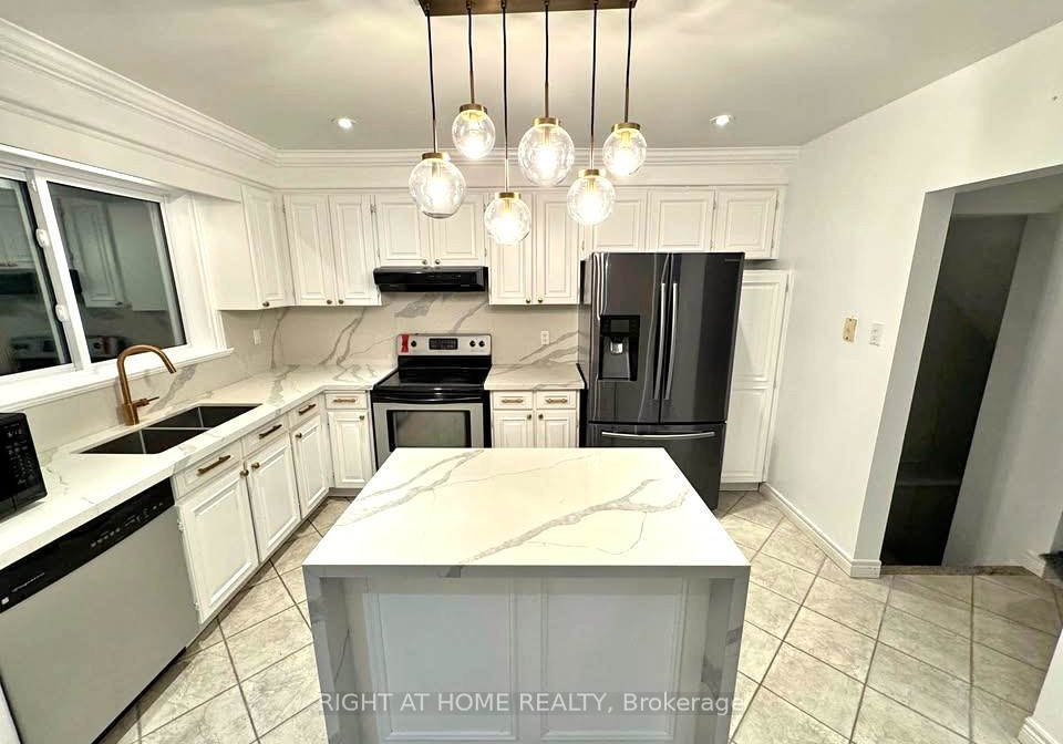 43-foxrun-avenue-toronto-york-ontario-w13507992