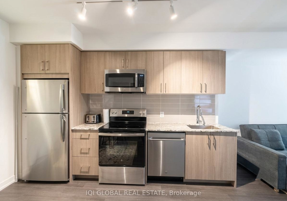4010-eglinton-avenue-w-toronto-etobicoke-ontario-w13508086