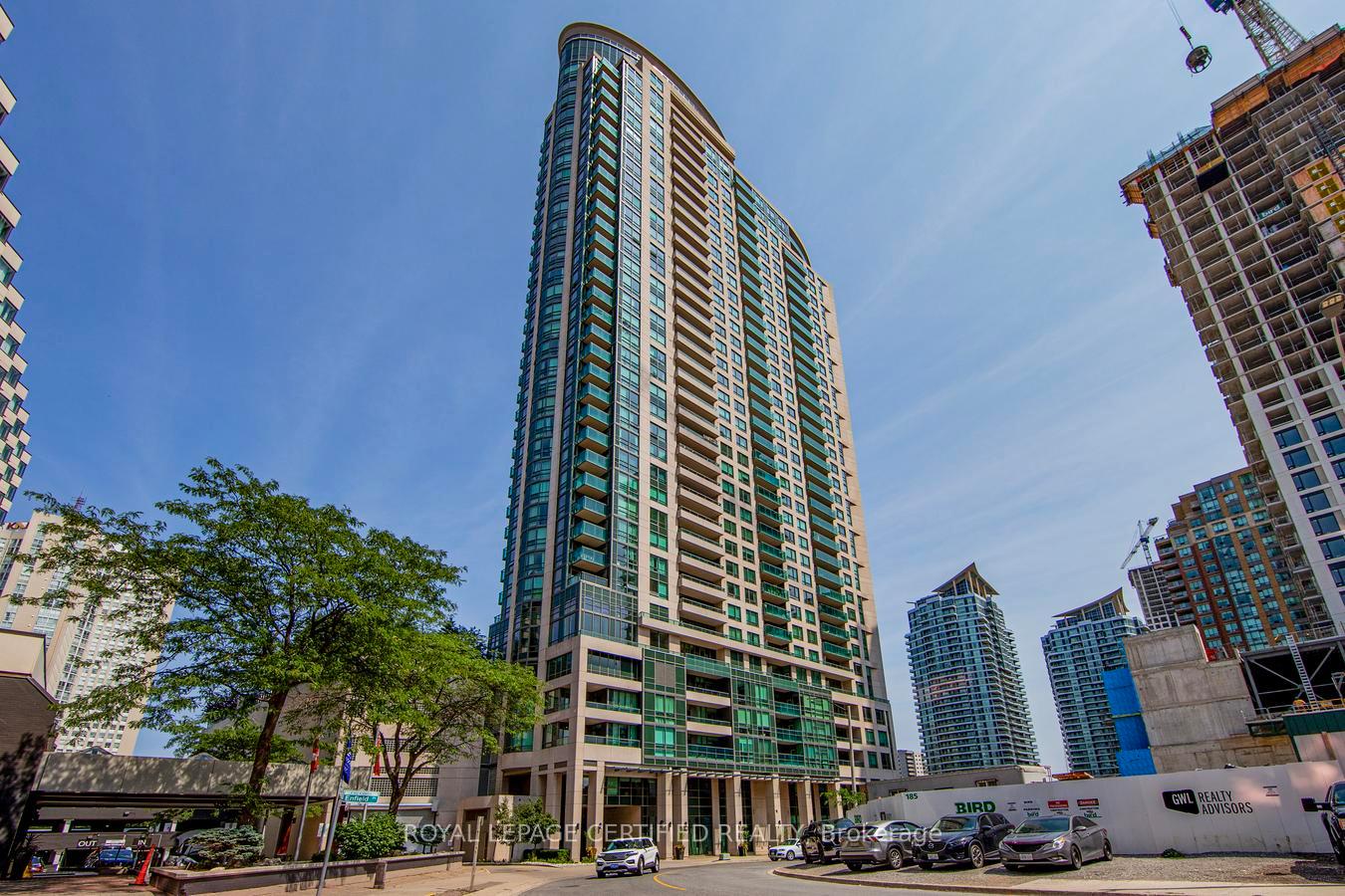 208-enfield-place-mississauga-ontario-w13508088