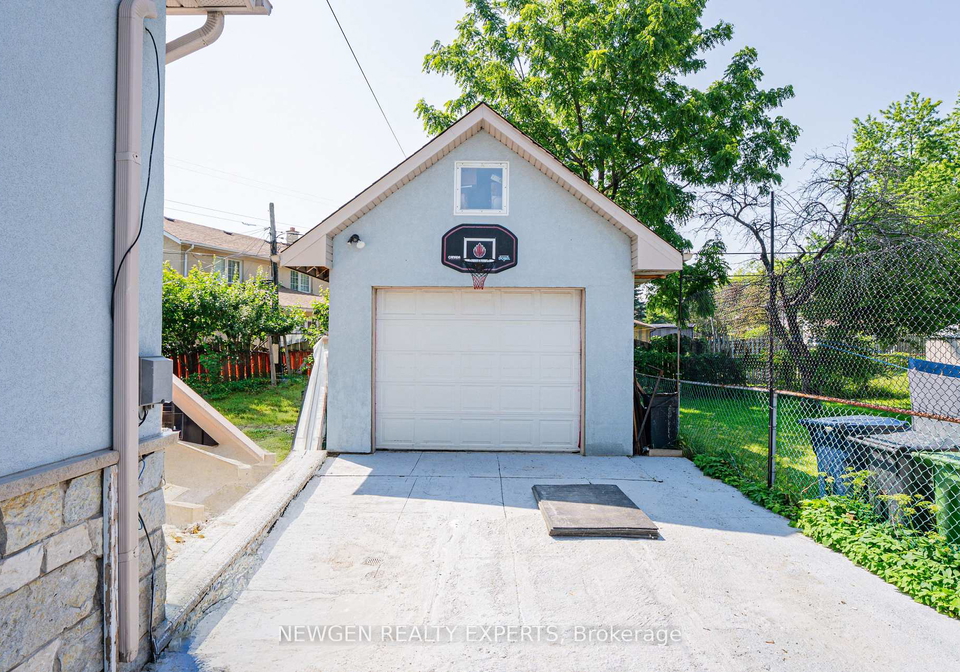 11-benway-drive-toronto-etobicoke-ontario-w13509898