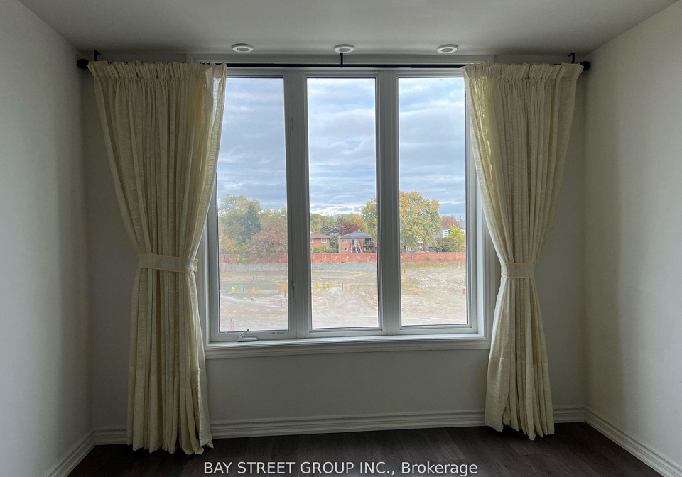1long-branch-avenue-toronto-etobicoke-ontario-w13510000