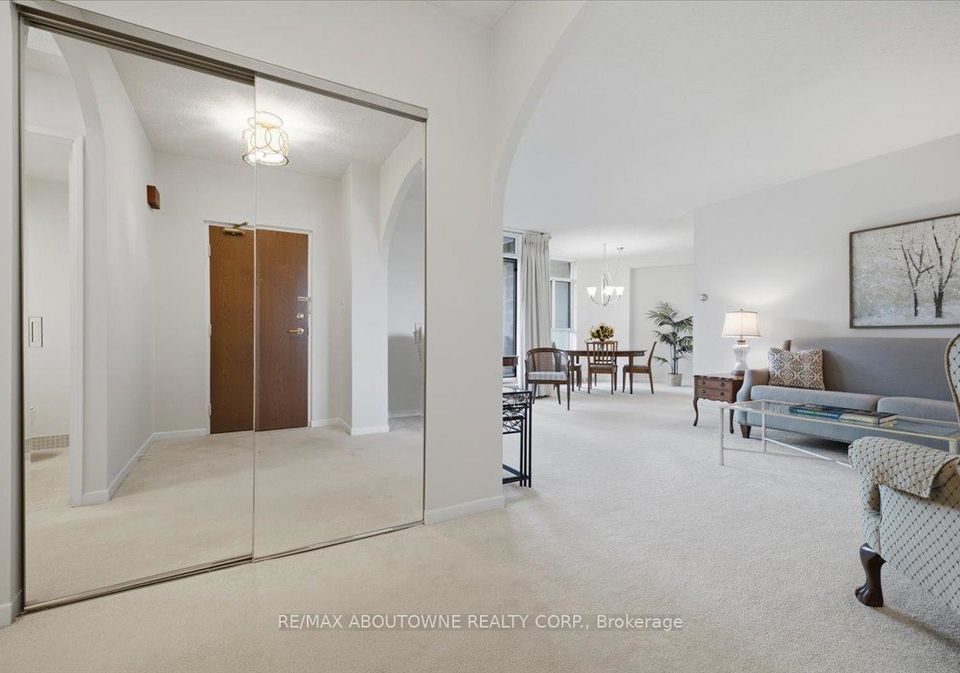 5250-lakeshore-road-burlington-ontario-w13511422