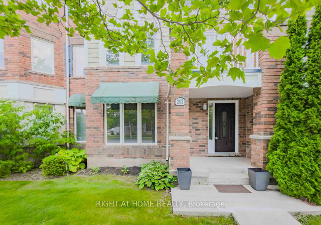 202-magurn-gate-milton-ontario-w13511982