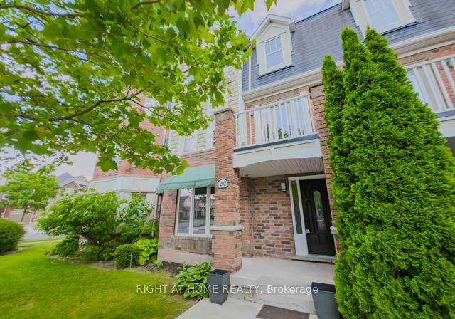 202-magurn-gate-milton-ontario-w13511982