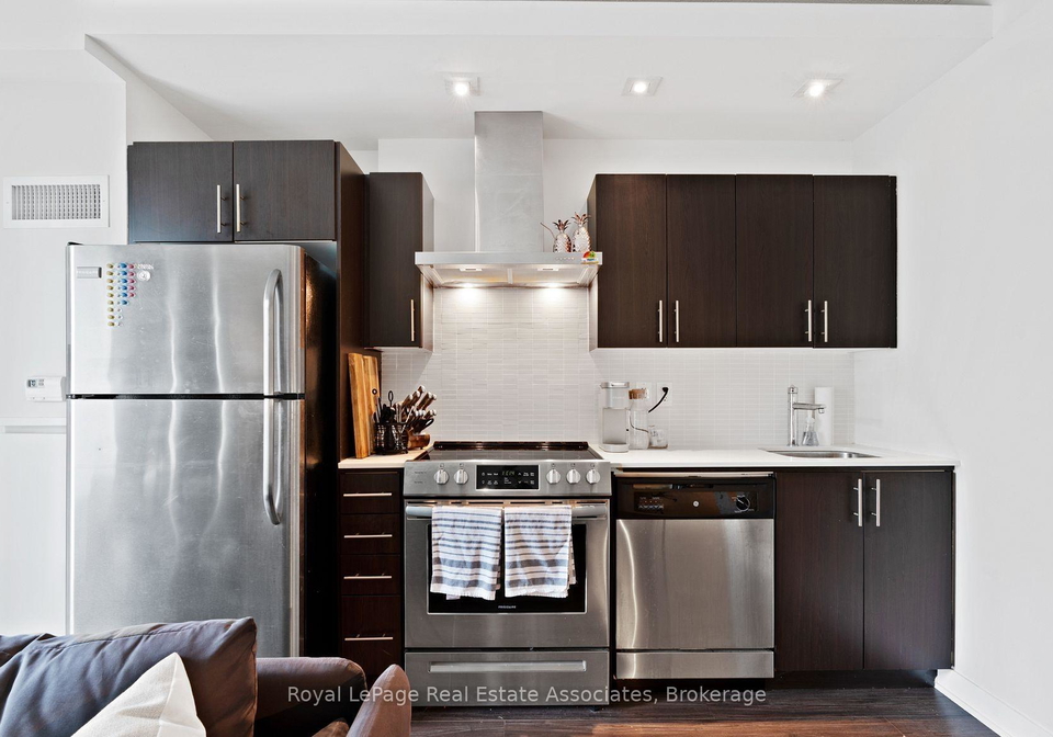 165-legion-road-n-toronto-etobicoke-ontario-w13512938