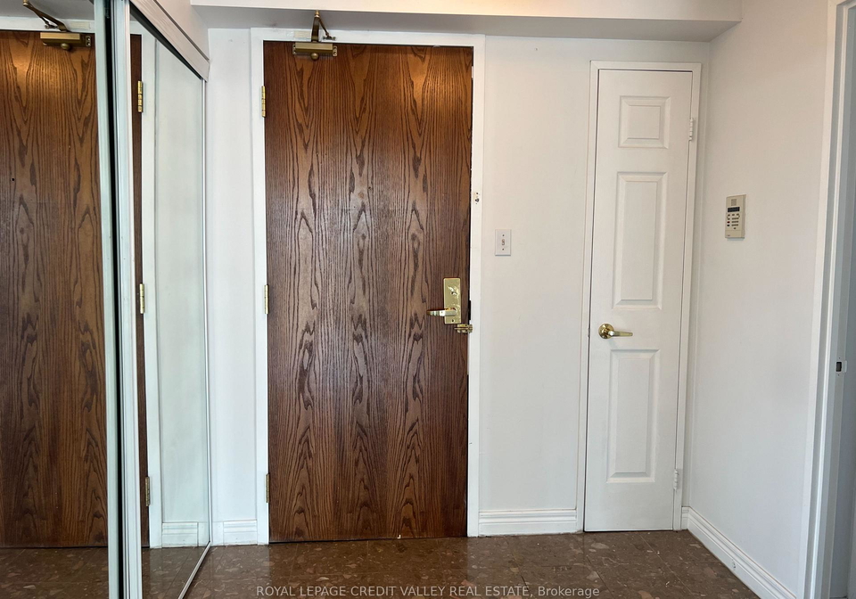 156-enfield-place-mississauga-ontario-w13513572