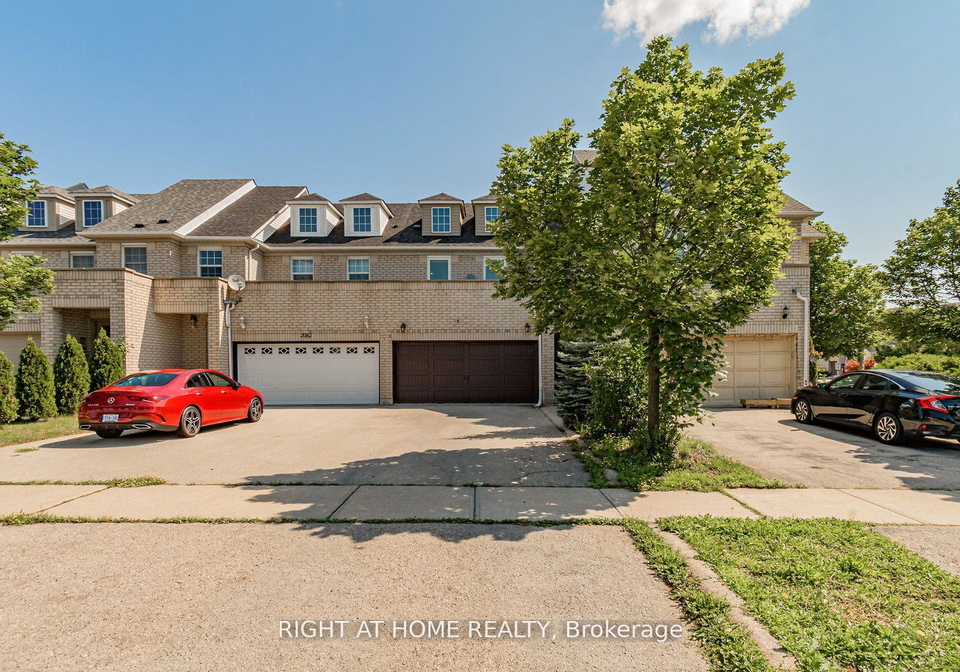 2084-white-dove-circle-oakville-ontario-w13513592