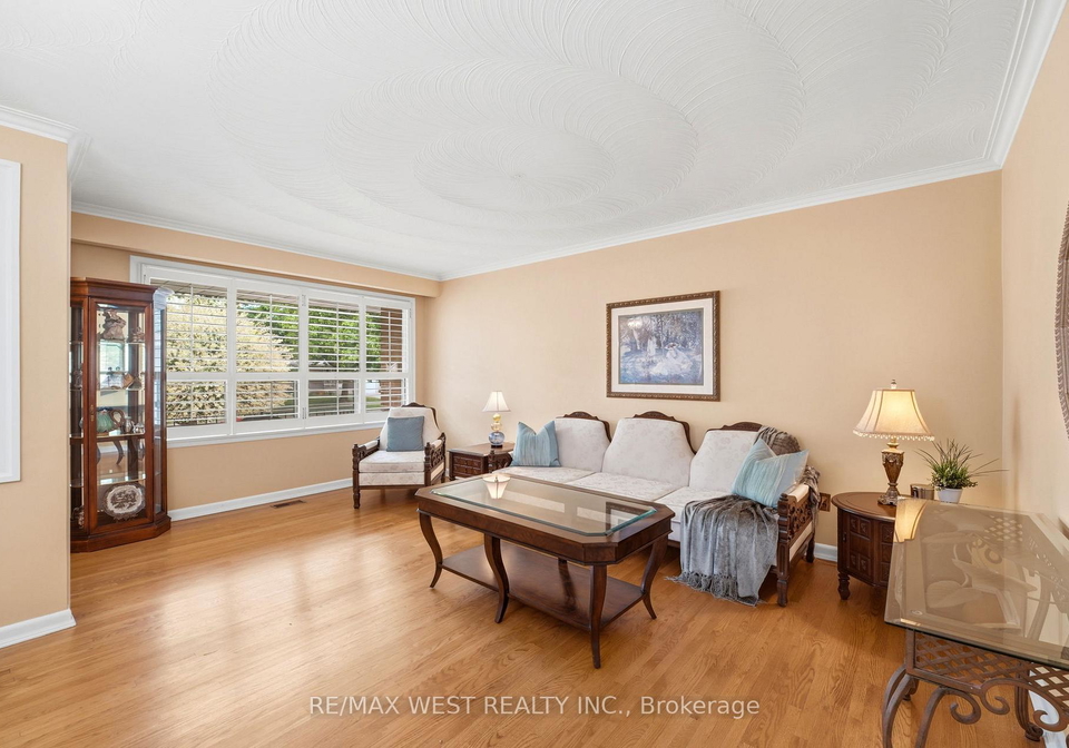 2-renault-crescent-toronto-etobicoke-ontario-w13513596