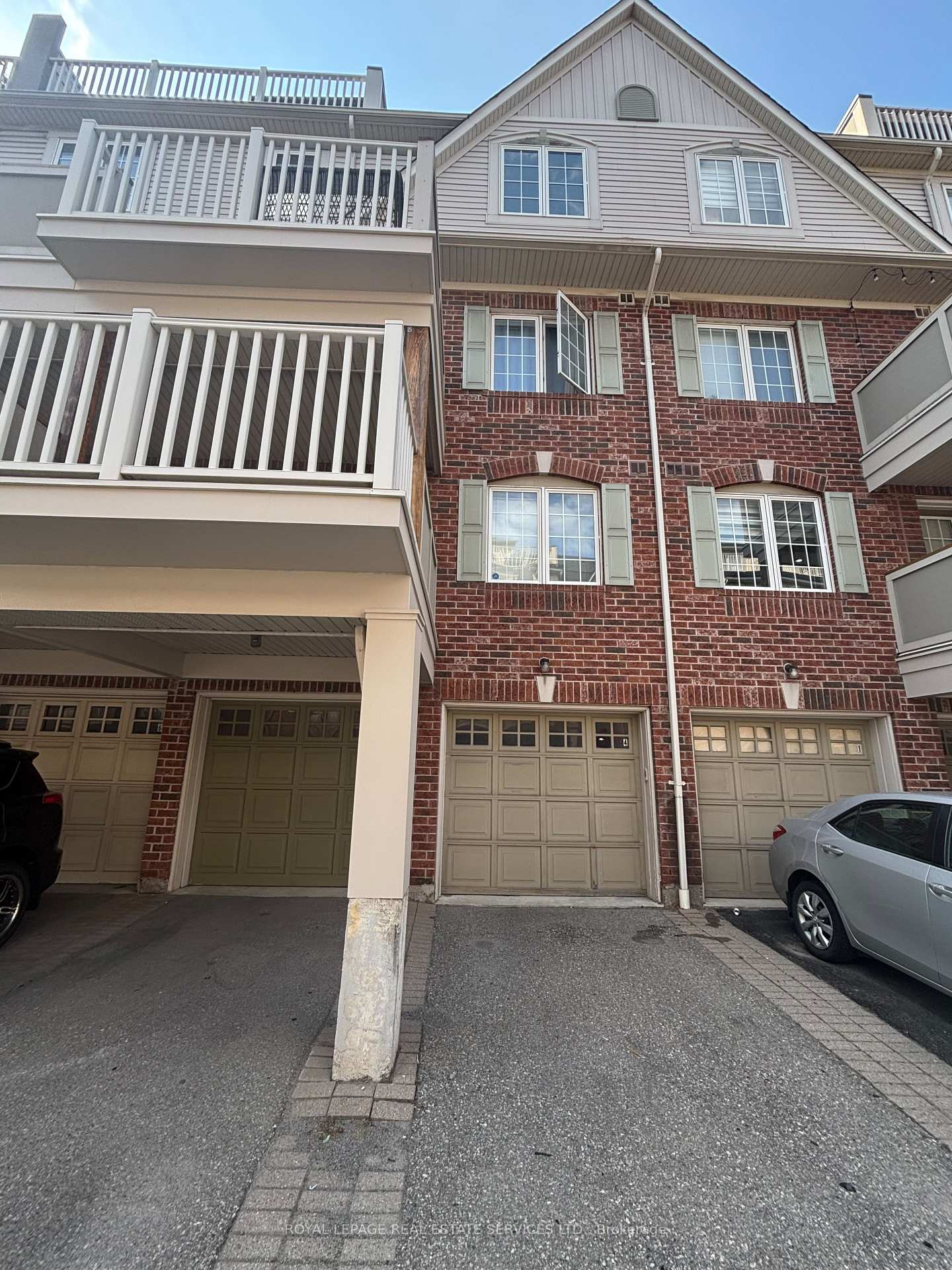 76neighbourhood-circle-mississauga-ontario-w13514066